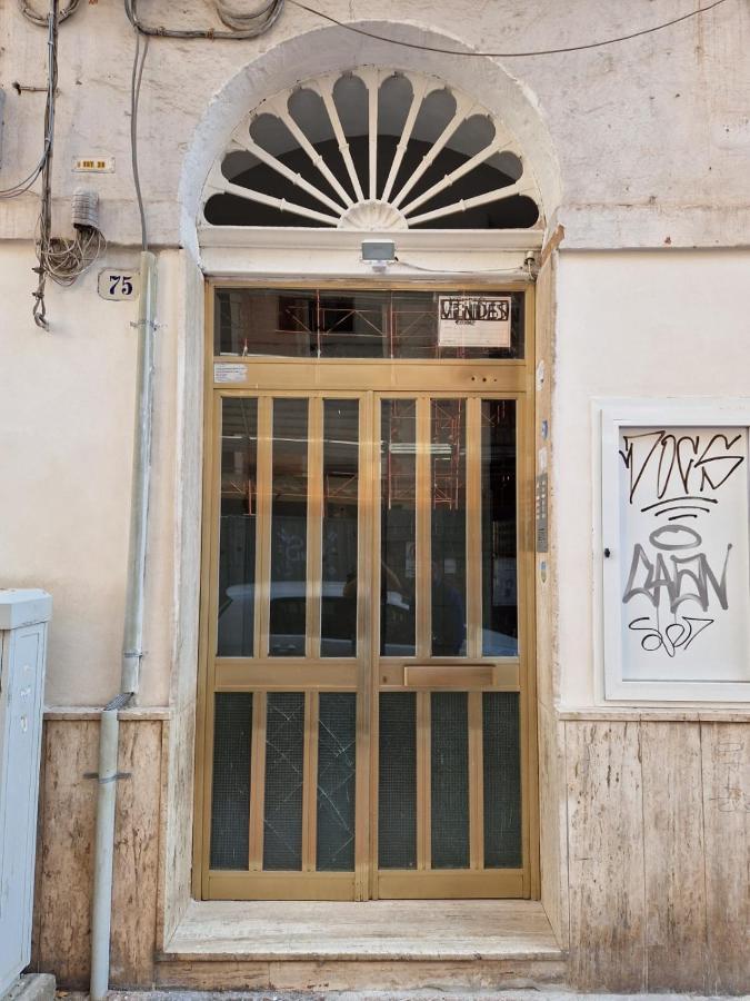 La Casa Di Teresa Hotel Taranto Luaran gambar