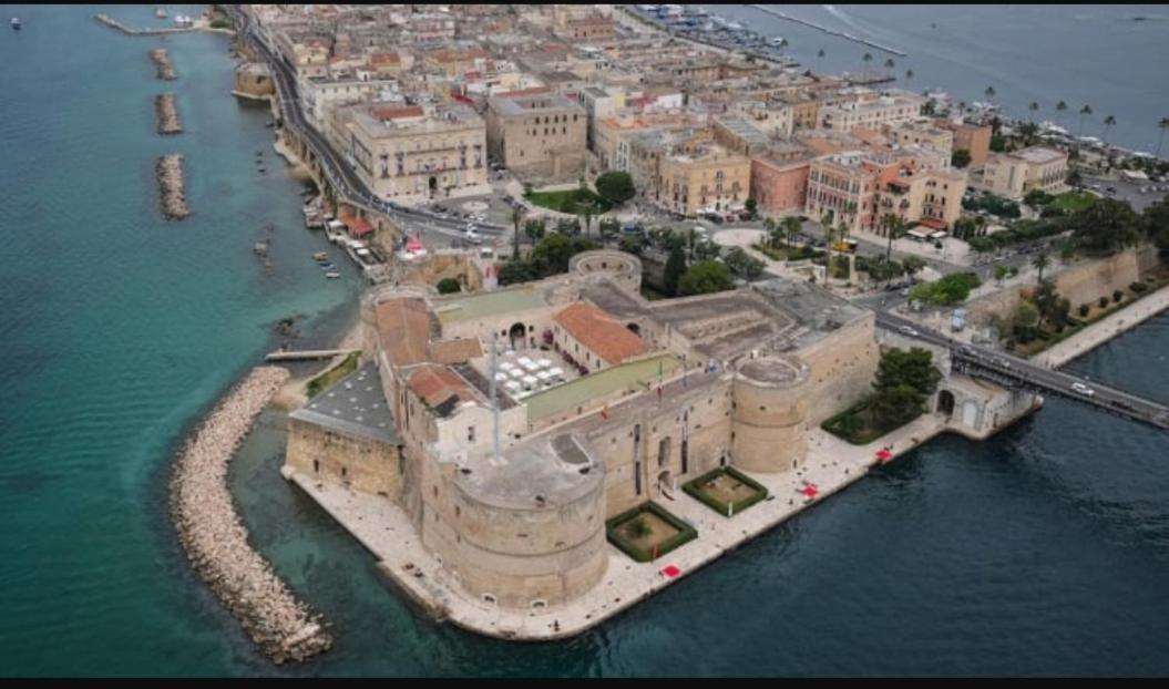 La Casa Di Teresa Hotel Taranto Luaran gambar
